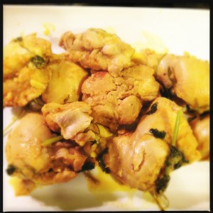 The cooked chicken waiting for a thickened sauce.
